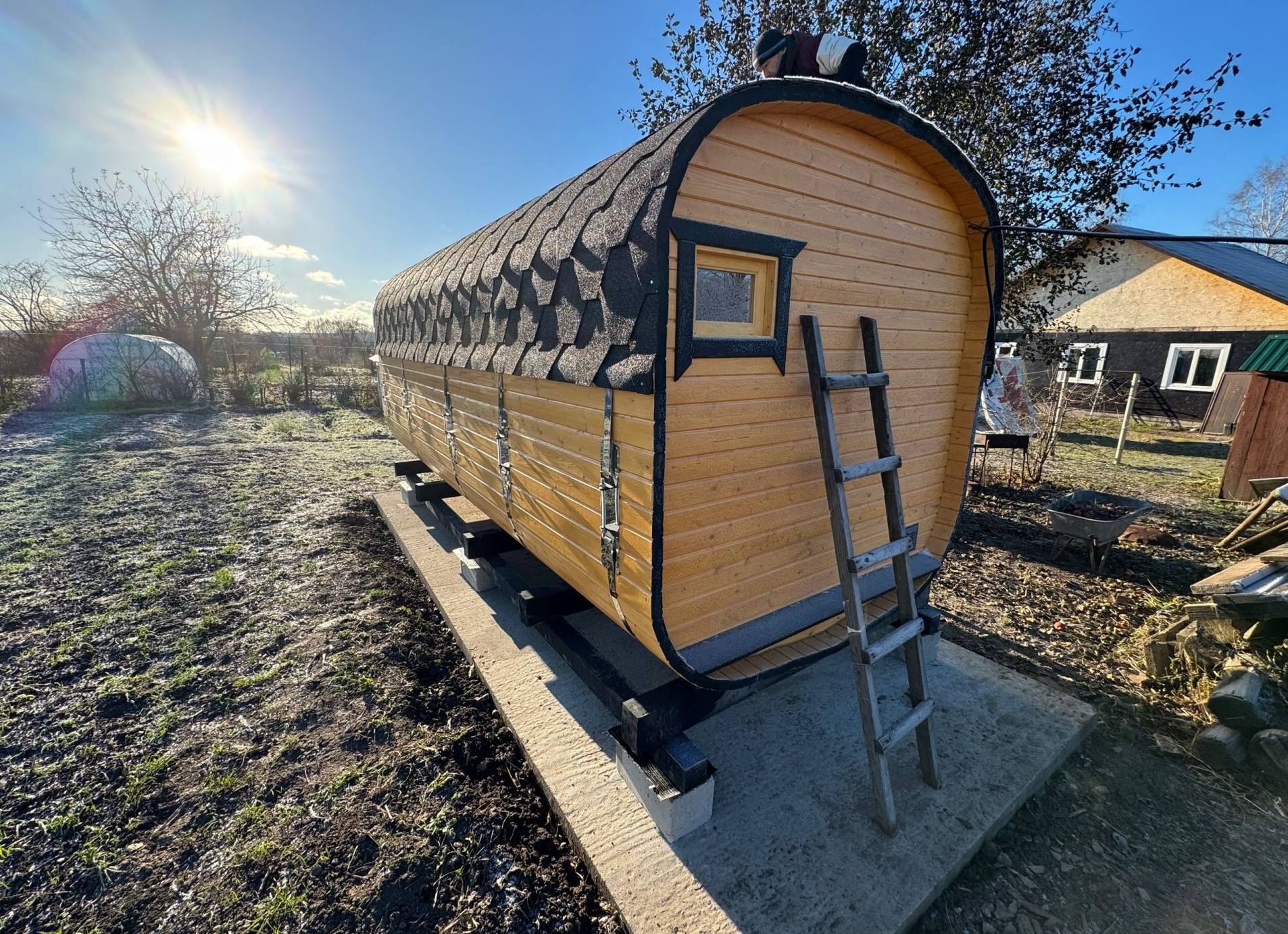 Как осуществляется доставка бани-бочки квадро зимой